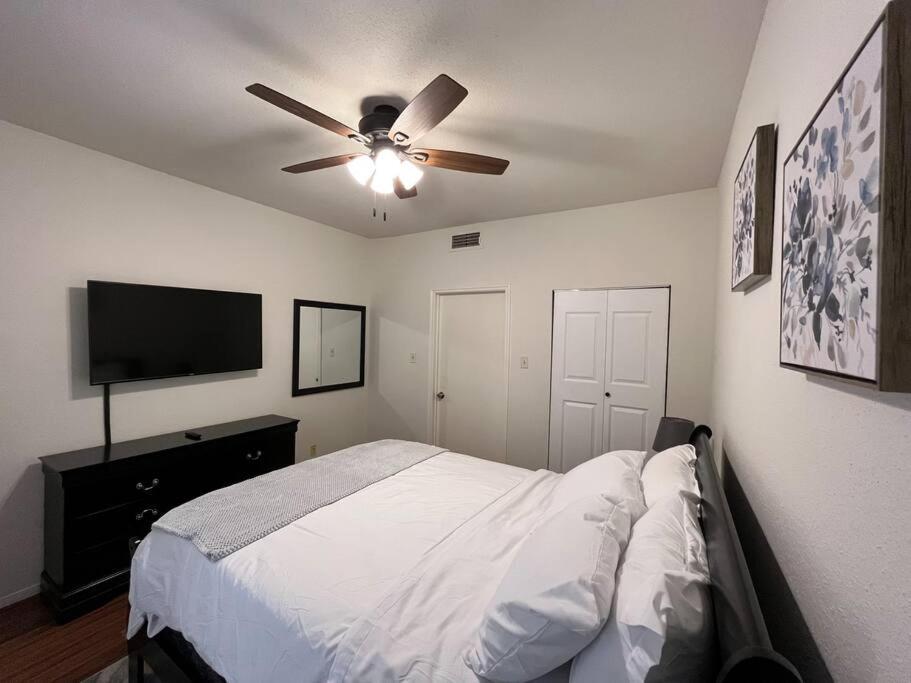 Home Away From Home-Cozy 2 Bdrm Condo/Med Cntr/Nrg ฮูสตัน ภายนอก รูปภาพ