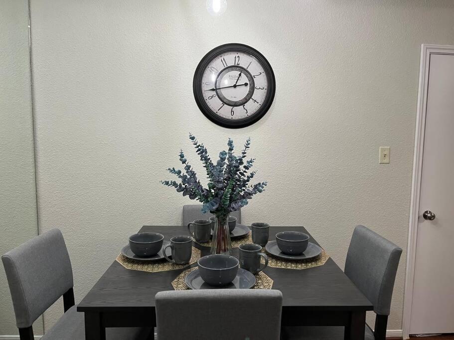 Home Away From Home-Cozy 2 Bdrm Condo/Med Cntr/Nrg ฮูสตัน ภายนอก รูปภาพ