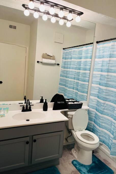 Home Away From Home-Cozy 2 Bdrm Condo/Med Cntr/Nrg ฮูสตัน ภายนอก รูปภาพ