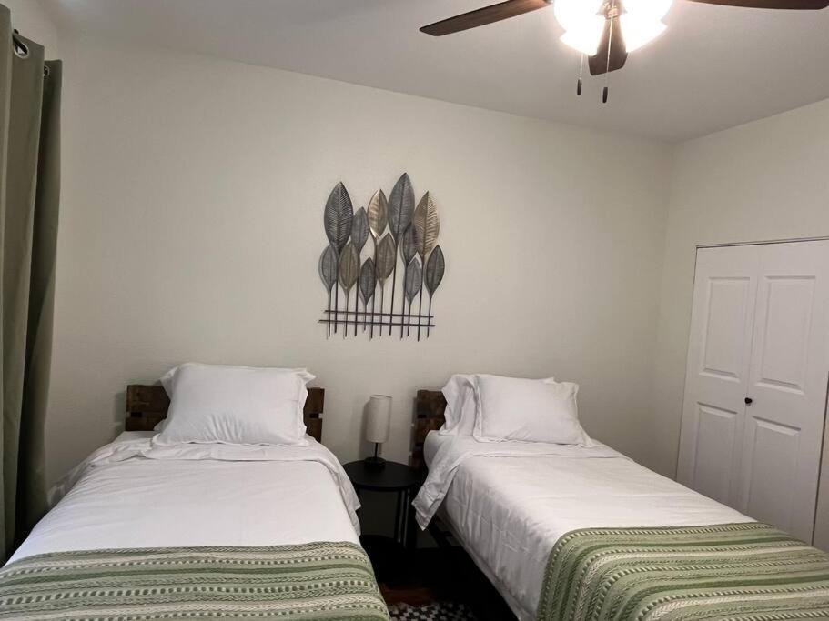 Home Away From Home-Cozy 2 Bdrm Condo/Med Cntr/Nrg ฮูสตัน ภายนอก รูปภาพ